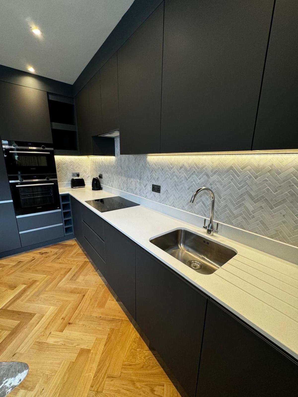 Macbeths Corner High End Luxury Apartment In Centre With Parking 스트렛포드-어폰-에이본 외부 사진