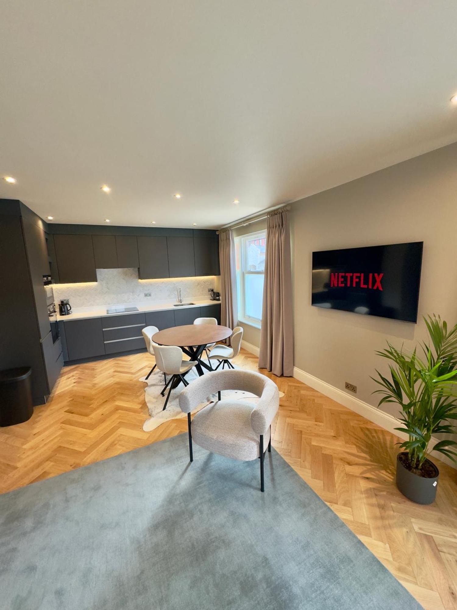 Macbeths Corner High End Luxury Apartment In Centre With Parking 스트렛포드-어폰-에이본 외부 사진