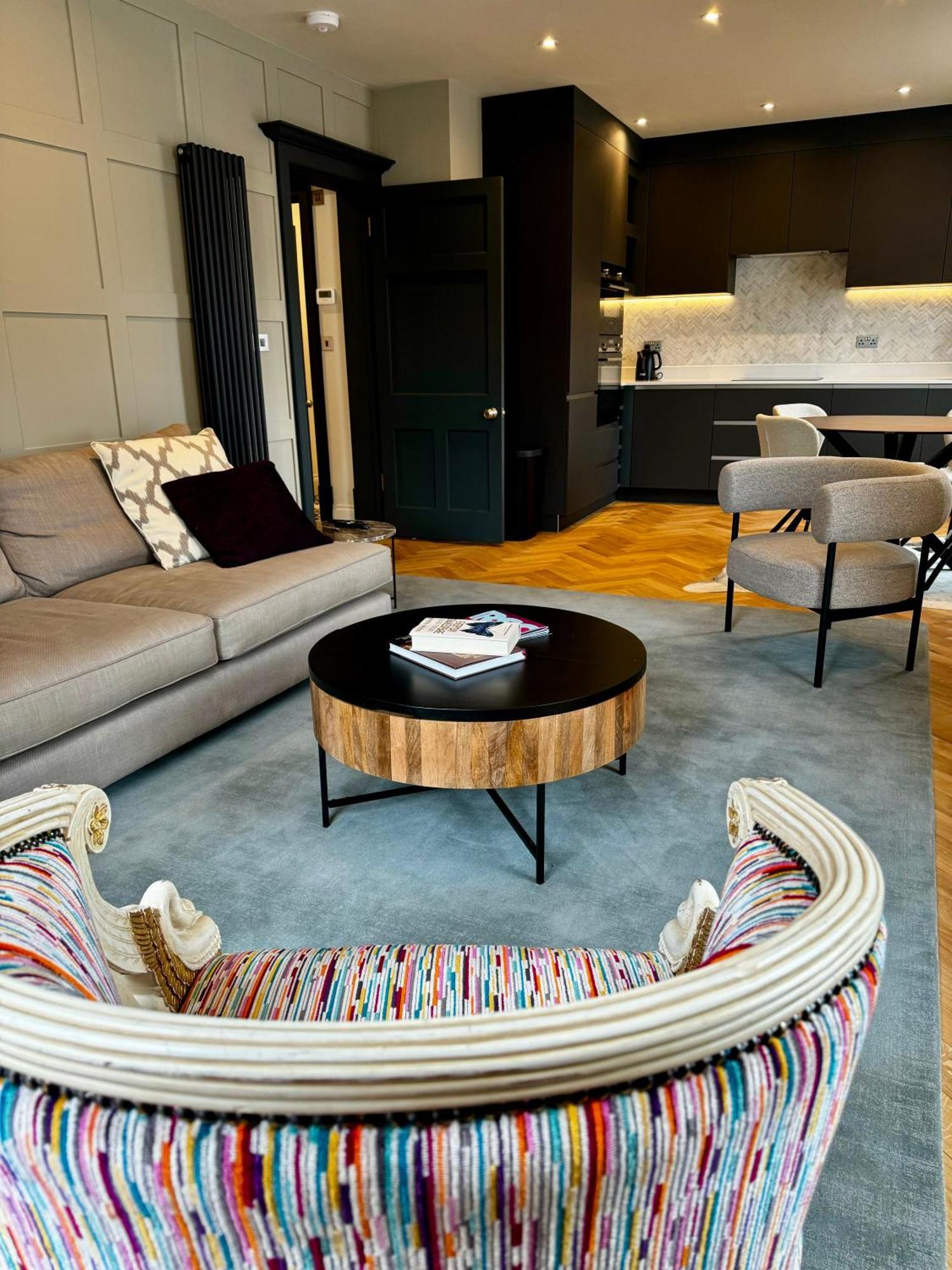 Macbeths Corner High End Luxury Apartment In Centre With Parking 스트렛포드-어폰-에이본 외부 사진