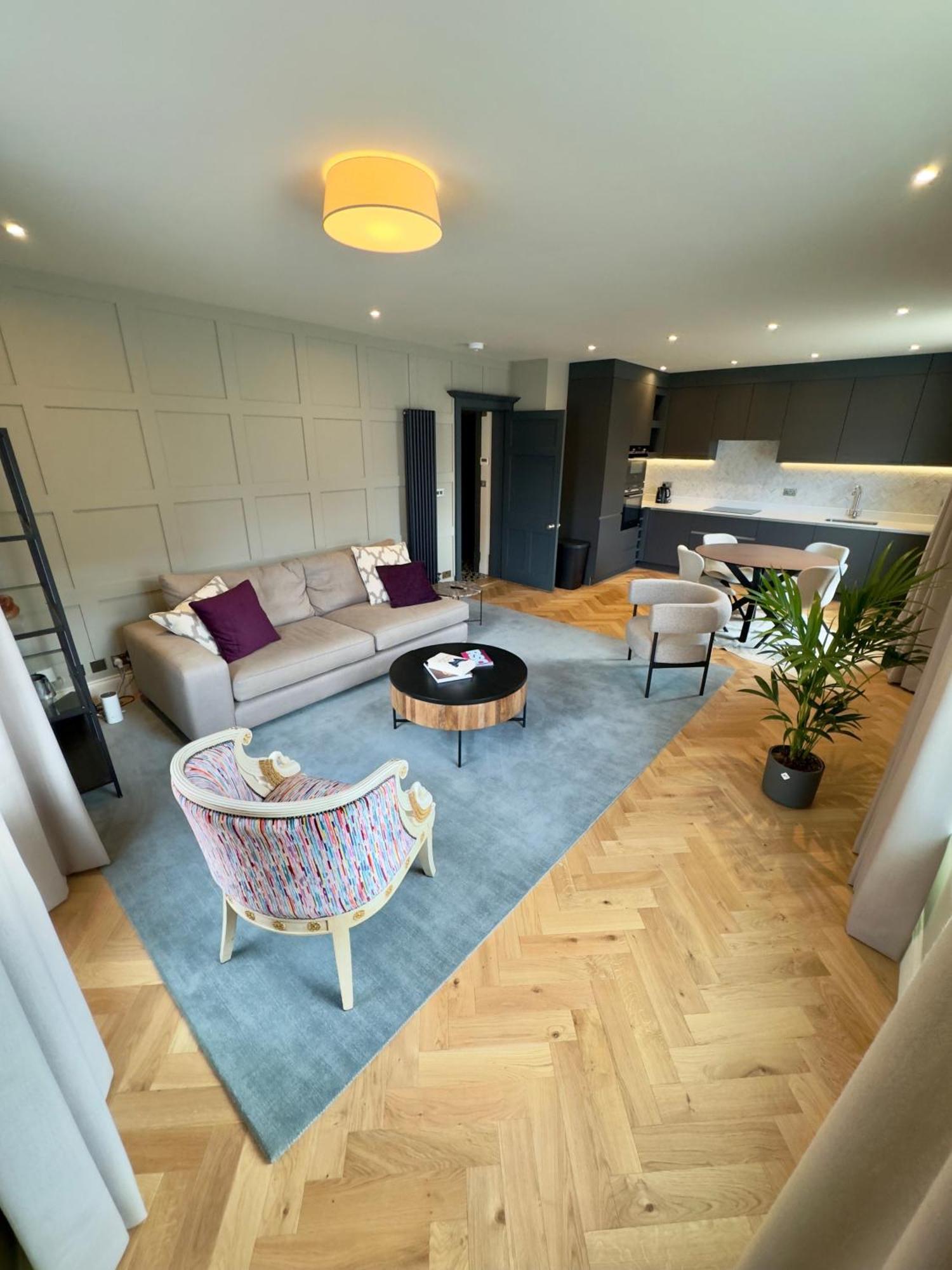 Macbeths Corner High End Luxury Apartment In Centre With Parking 스트렛포드-어폰-에이본 외부 사진