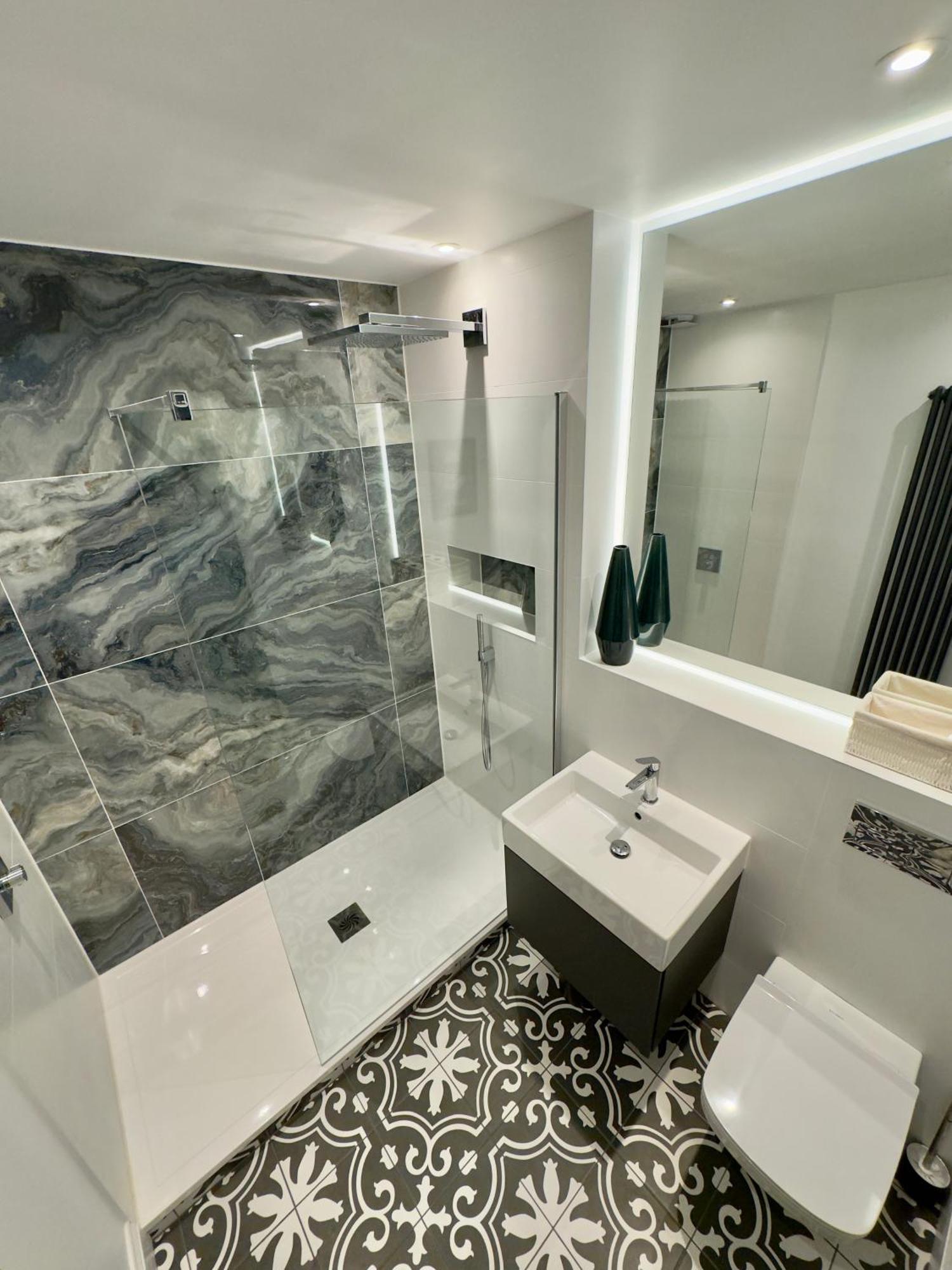 Macbeths Corner High End Luxury Apartment In Centre With Parking 스트렛포드-어폰-에이본 외부 사진